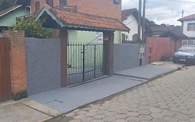 Chale Fernandes